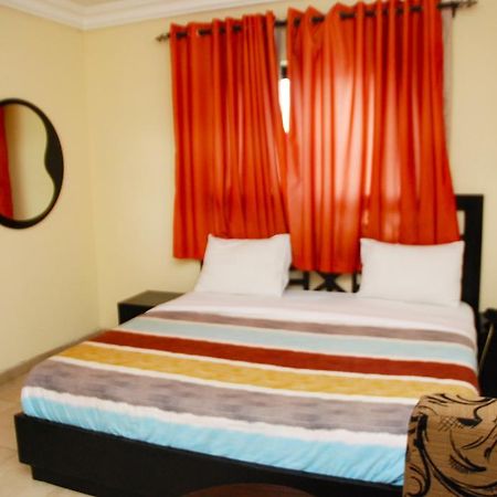 Knightsbridge Hotel Ikeja Esterno foto