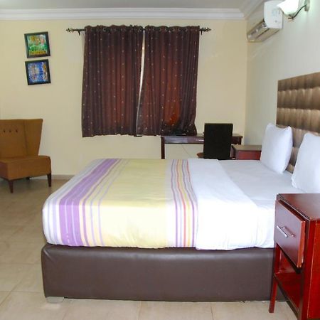 Knightsbridge Hotel Ikeja Esterno foto