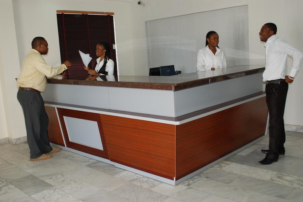 Knightsbridge Hotel Ikeja Esterno foto