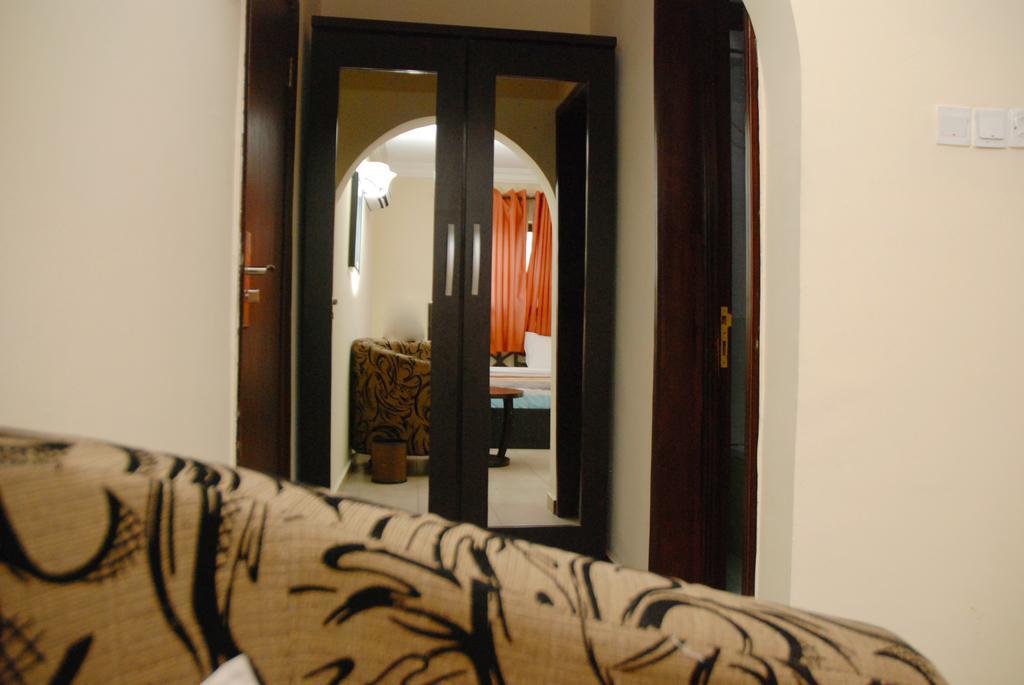 Knightsbridge Hotel Ikeja Esterno foto