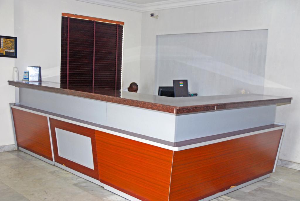 Knightsbridge Hotel Ikeja Esterno foto