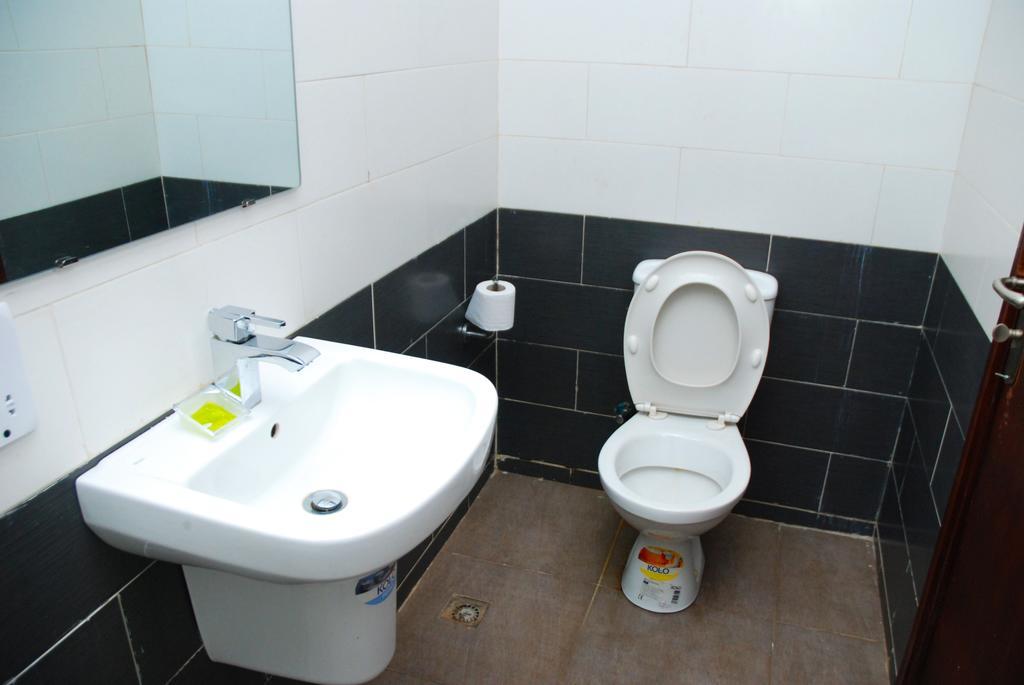 Knightsbridge Hotel Ikeja Esterno foto