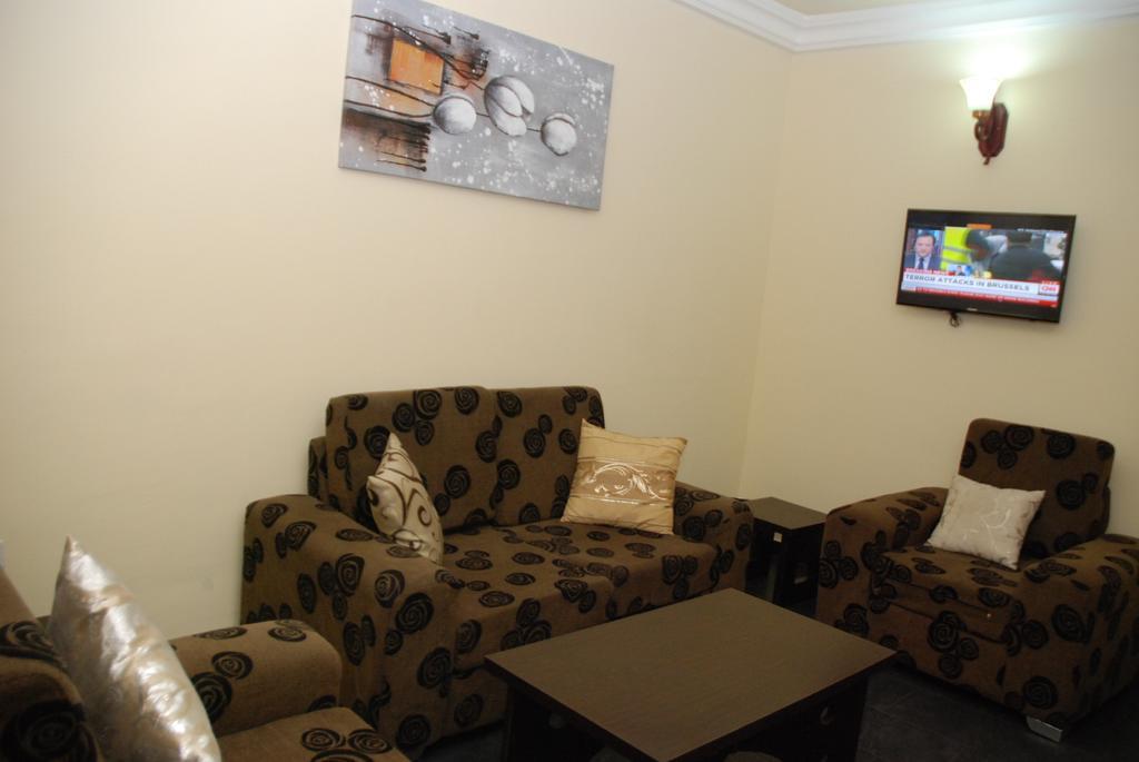 Knightsbridge Hotel Ikeja Esterno foto