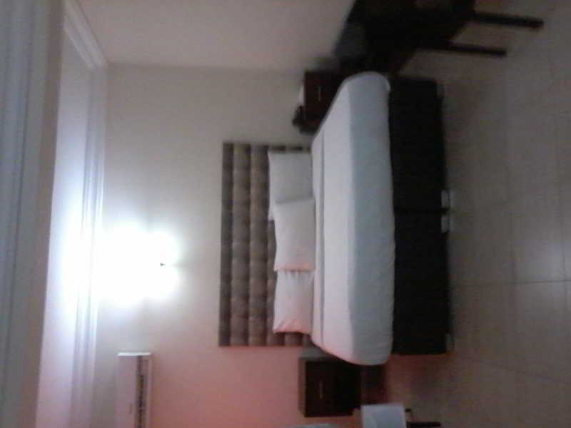 Knightsbridge Hotel Ikeja Esterno foto