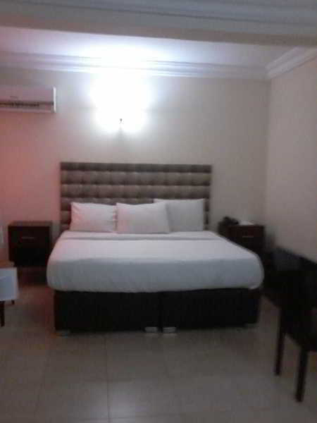 Knightsbridge Hotel Ikeja Esterno foto