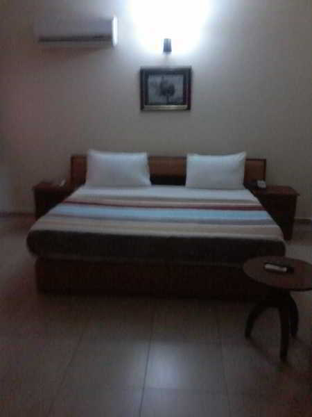 Knightsbridge Hotel Ikeja Esterno foto