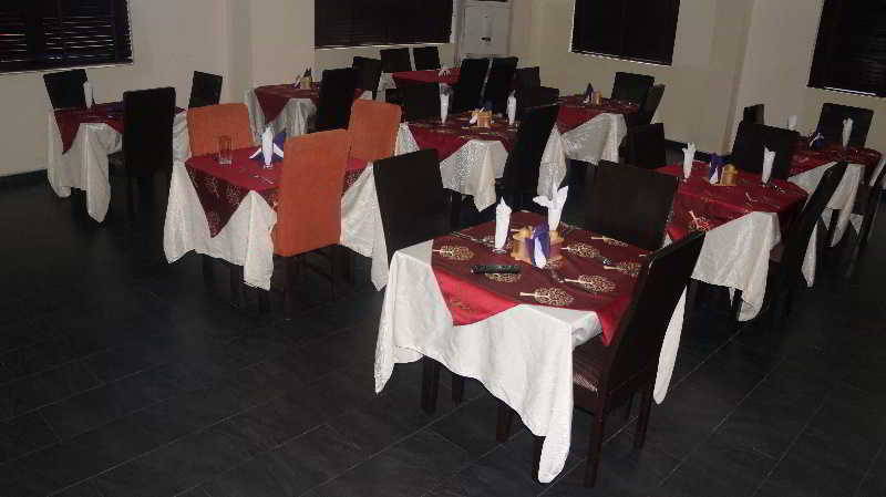 Knightsbridge Hotel Ikeja Esterno foto