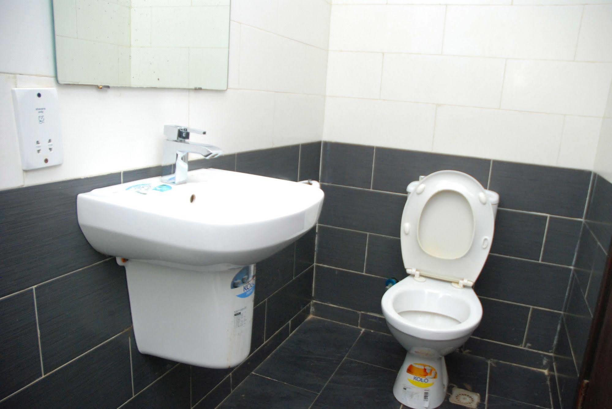 Knightsbridge Hotel Ikeja Esterno foto