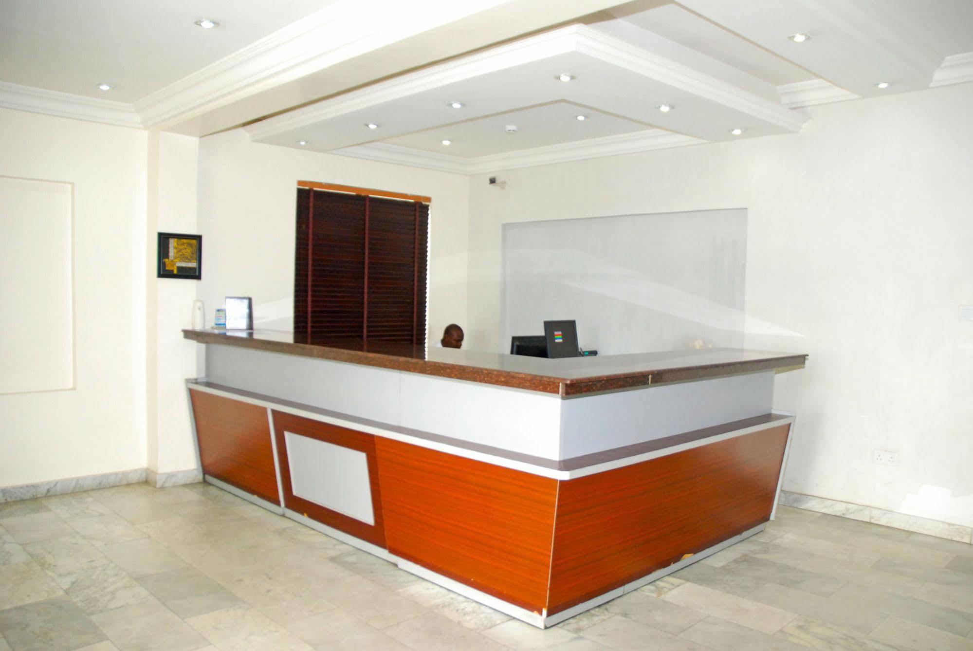 Knightsbridge Hotel Ikeja Esterno foto
