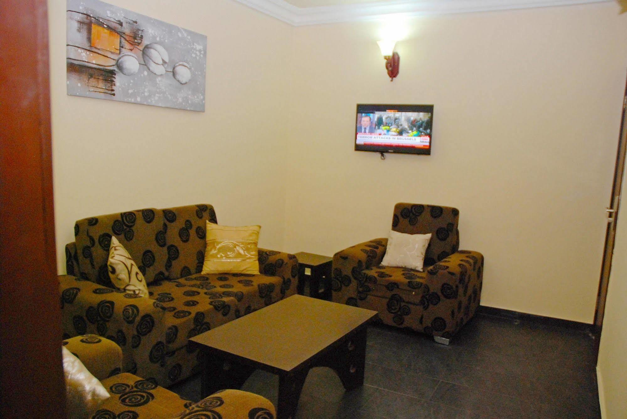 Knightsbridge Hotel Ikeja Esterno foto